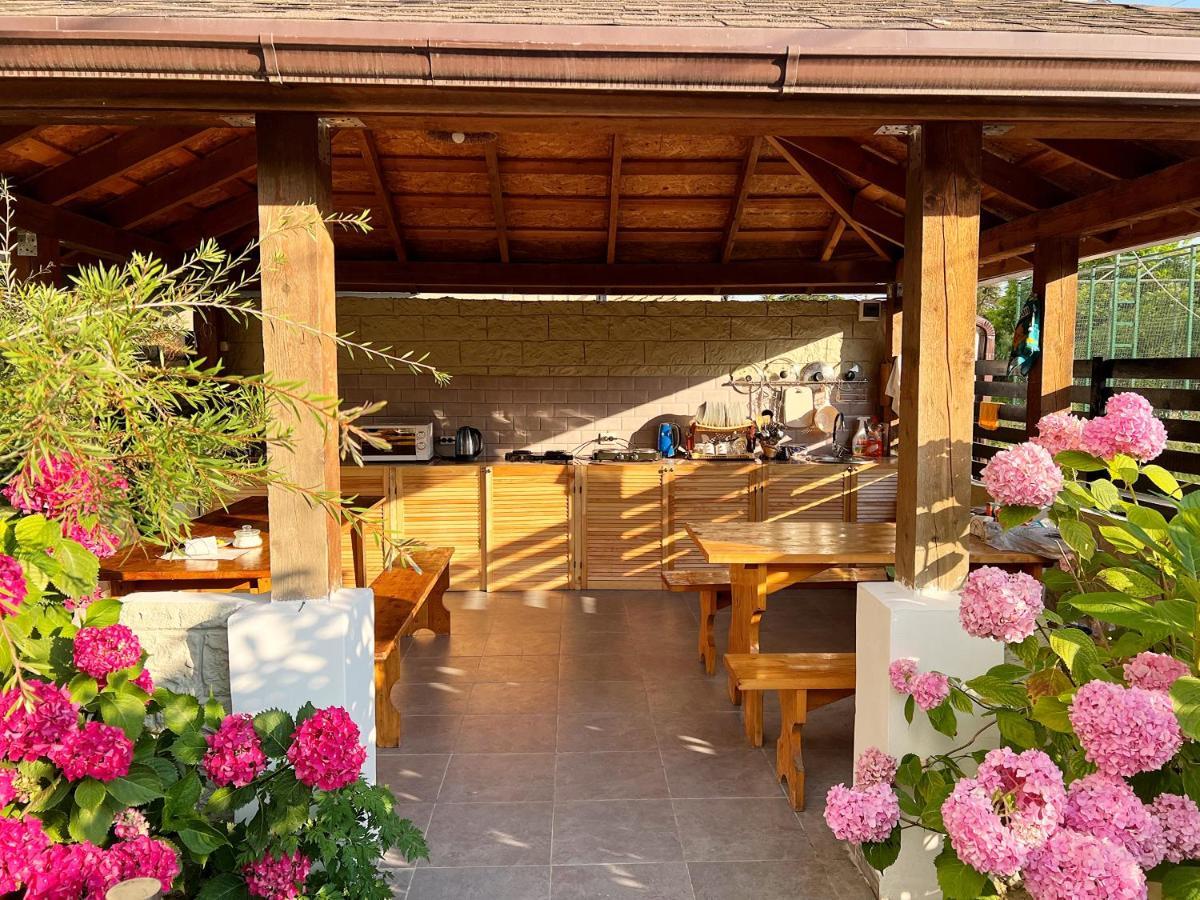 Hotel Golden Γκάγκρα Εξωτερικό φωτογραφία
