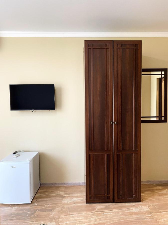 Hotel Golden Γκάγκρα Εξωτερικό φωτογραφία