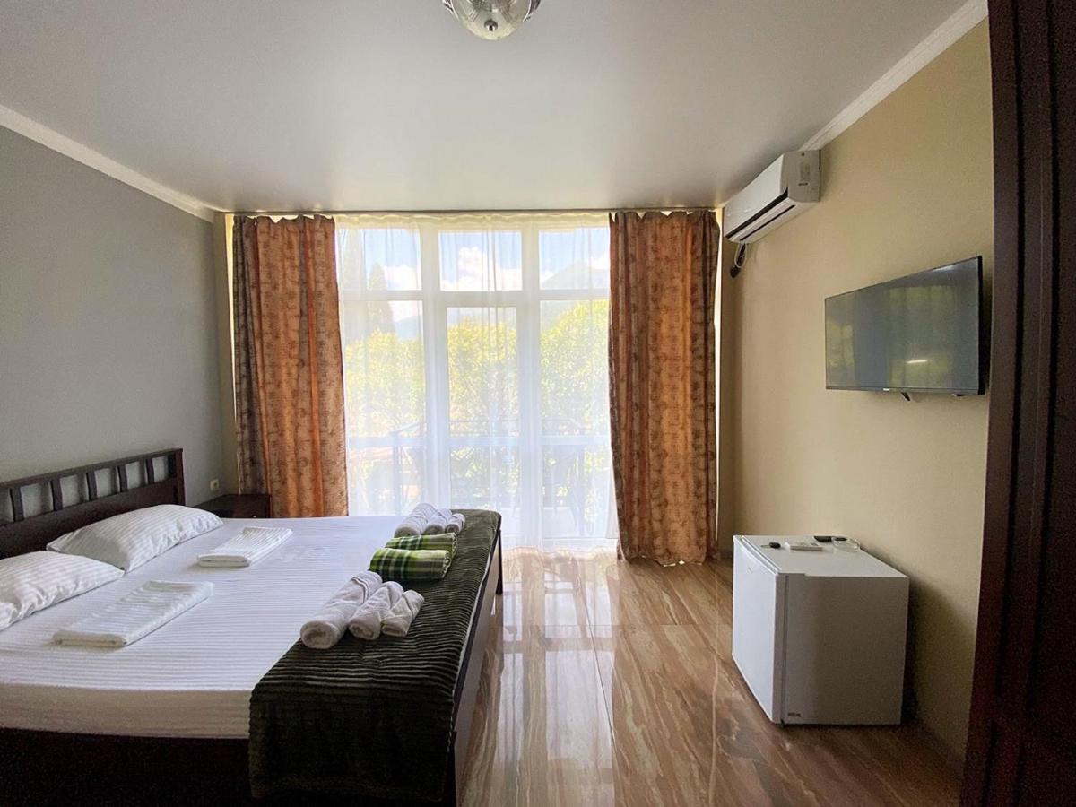 Hotel Golden Γκάγκρα Εξωτερικό φωτογραφία